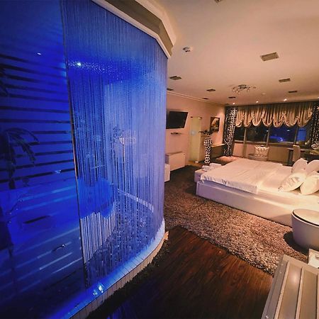 Hotel Rosa Blu Тирана Екстериор снимка