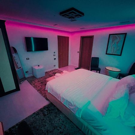 Hotel Rosa Blu Тирана Екстериор снимка