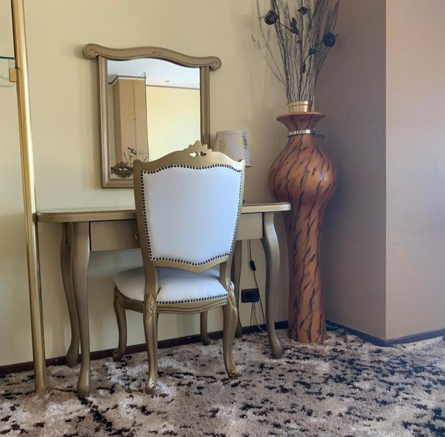 Hotel Rosa Blu Тирана Екстериор снимка