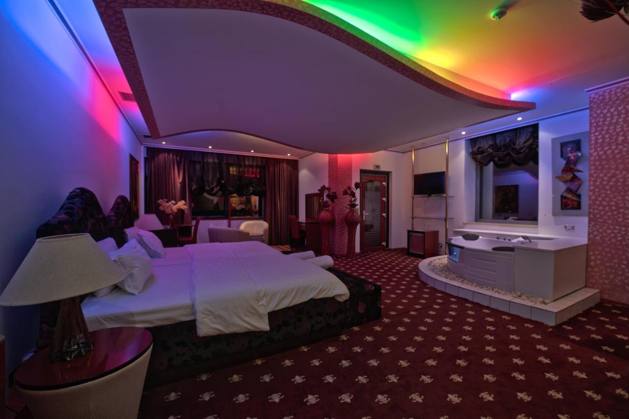 Hotel Rosa Blu Тирана Екстериор снимка