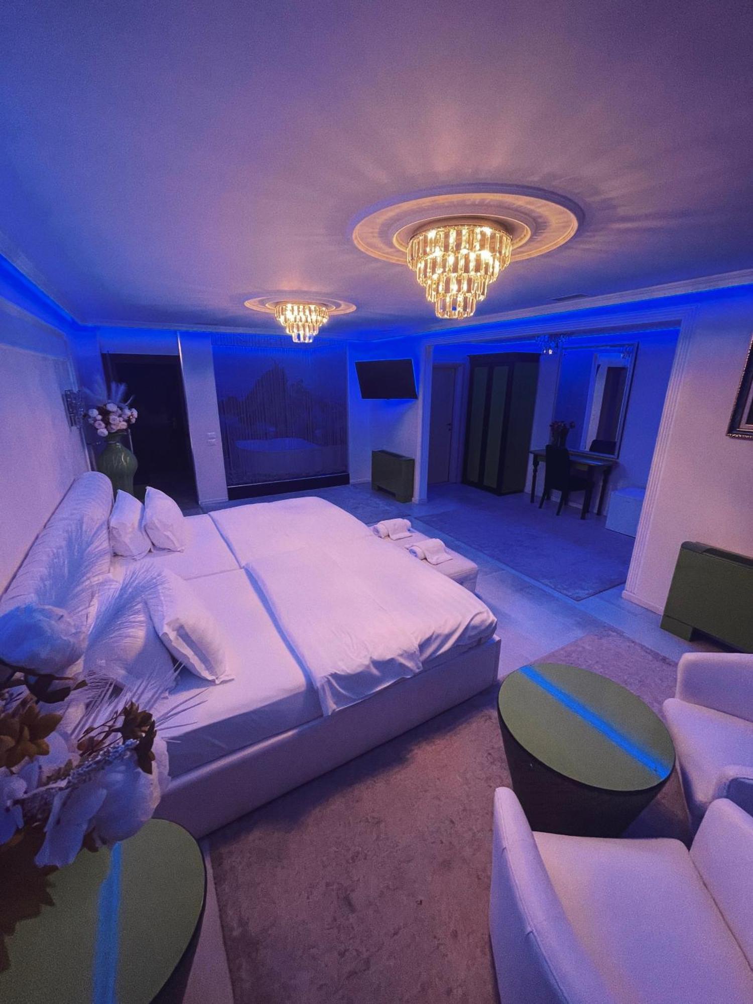 Hotel Rosa Blu Тирана Екстериор снимка