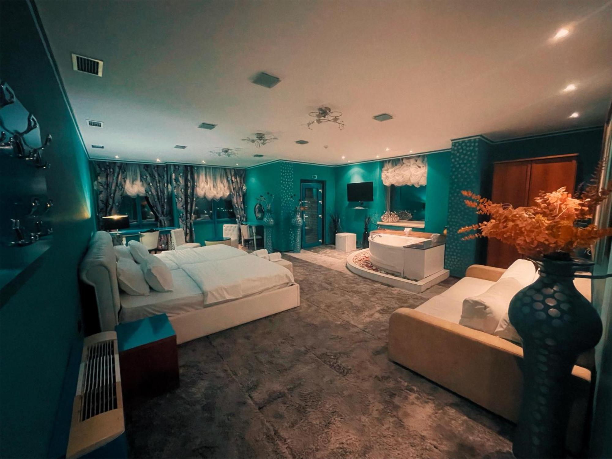Hotel Rosa Blu Тирана Екстериор снимка